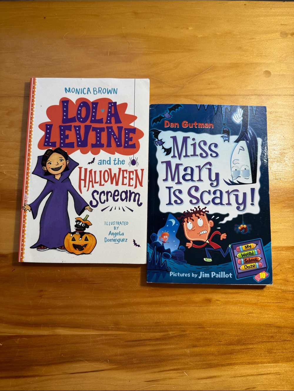 🌈2/$8  2-Book Bundle Halloween Chapter Books